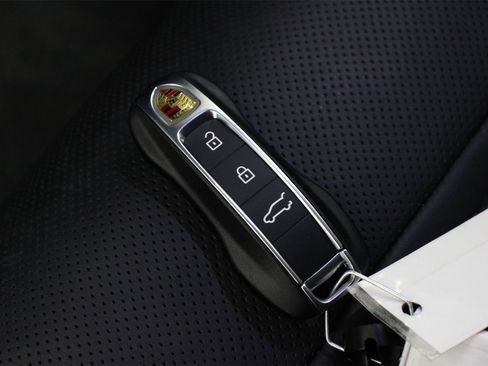 Used 2025 Porsche Cayenne E-Hybrid Coupe image 34