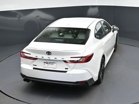 Used 2025 Toyota Camry SE w/ Convenience Package image 35