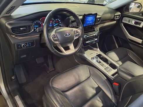 Used 2023 Ford Explorer Limited RWD image 4
