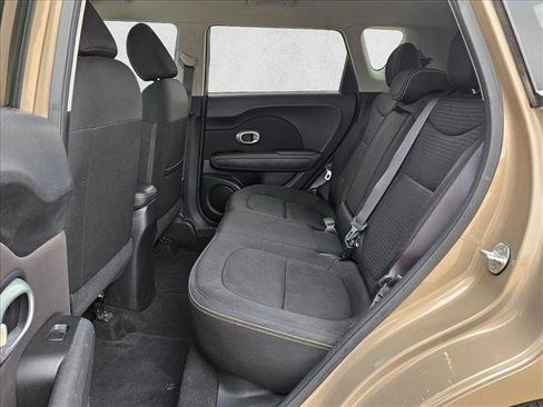 Used 2015 Kia Soul + image 17