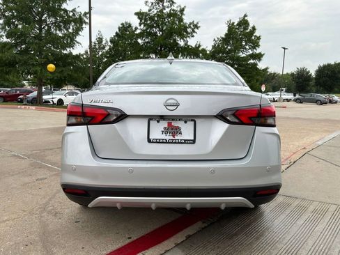 Used 2025 Nissan Versa SV FWD image 7