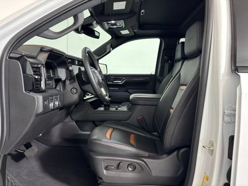 Used 2024 GMC Sierra 1500 AT4 w/ AT4 Premium Package AWD/4WD image 11