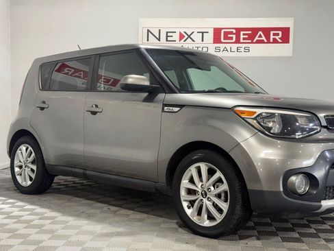 Used 2017 Kia Soul + FWD image 3
