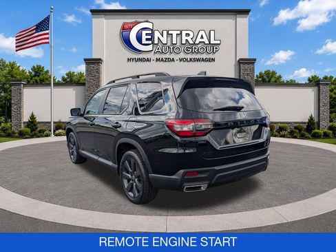 Used 2023 Honda Pilot Sport image 6
