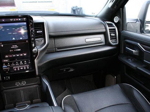 Used 2025 RAM 2500 Laramie AWD/4WD image 11