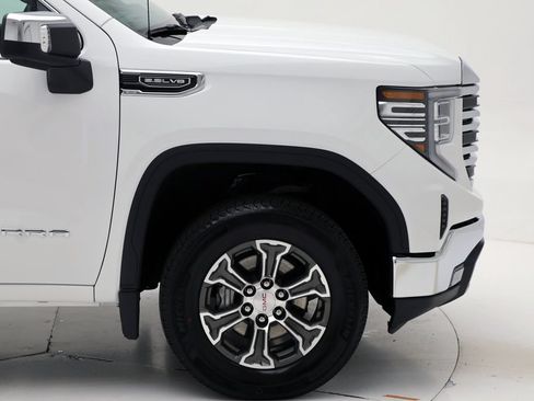 Used 2026 GMC Sierra 1500 SLT AWD/4WD image 4
