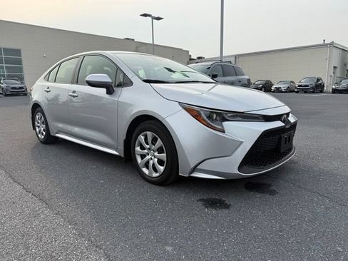 Used 2022 Toyota Corolla LE w/ Carpet Mat Package (TMS) FWD image 1