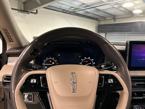 Used 2022 Lincoln Corsair AWD w/ Premium Package image 11