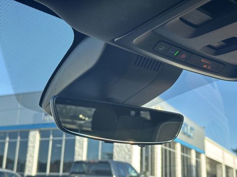 Used 2024 Chevrolet Suburban Premier w/ Advanced Technology Package image 27