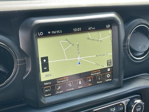 Used 2022 Jeep Wrangler Unlimited Sahara AWD/4WD image 18