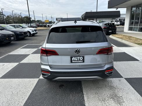 Used 2024 Volkswagen Taos SE image 4