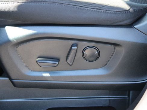 Used 2023 Ford Explorer XLT AWD/4WD image 19