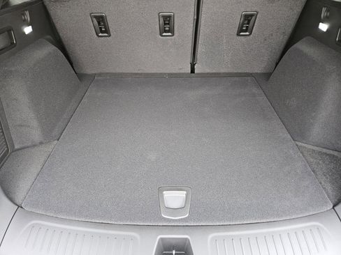 New 2026 Cadillac XT5 Luxury image 21