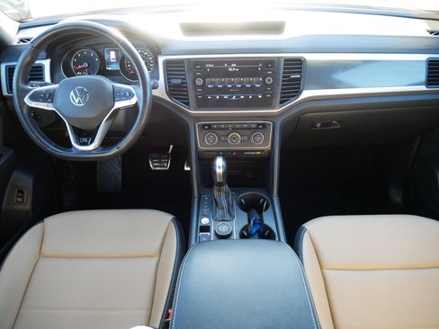 Certified 2021 Volkswagen Atlas Cross Sport SE w/ Panoramic Sunroof Package image 10