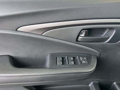 Used 2025 Honda Ridgeline Sport image 10