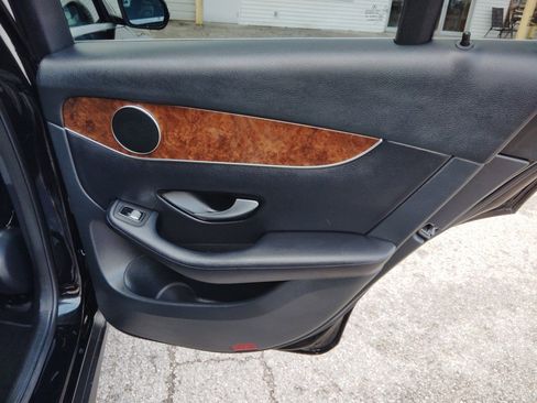 Used 2017 Mercedes-Benz GLC 300 4MATIC image 27