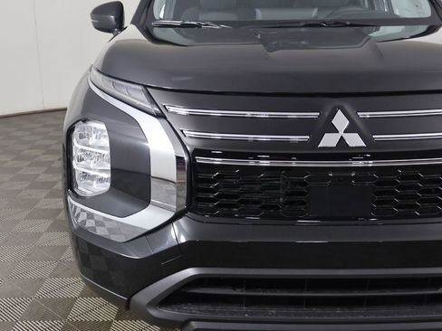 New 2026 Mitsubishi Outlander ES FWD image 12