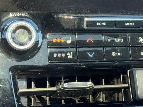 Used 2022 Toyota Highlander Limited image 23