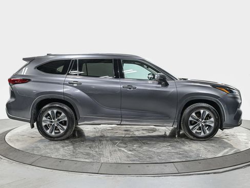 Used 2021 Toyota Highlander XLE image 8