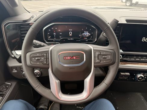 New 2025 GMC Sierra 1500 SLE w/ Preferred Package image 12