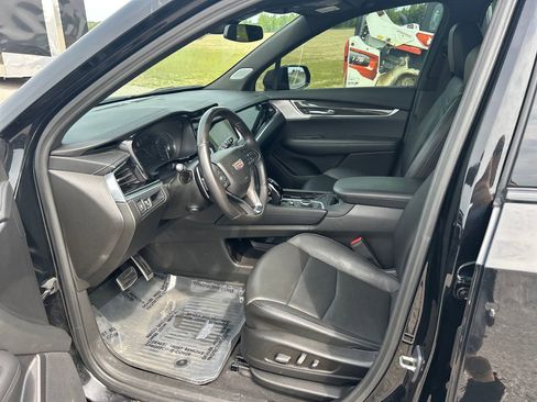 Used 2023 Cadillac XT6 Sport image 9