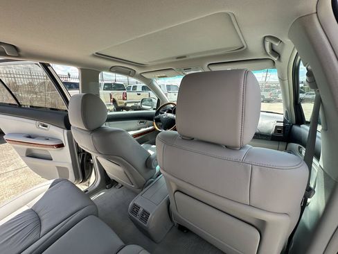 Used 2005 Lexus RX 330 w/ Premium Pkg FWD image 53