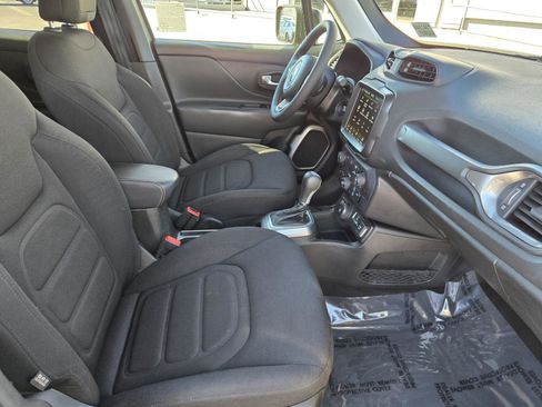 Certified 2022 Jeep Renegade Latitude image 32