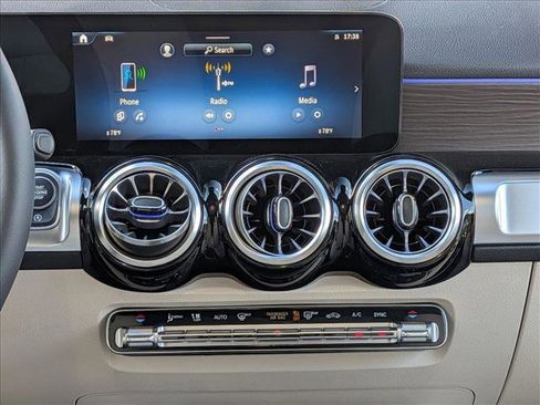 New 2026 Mercedes-Benz GLB 250 4MATIC image 12