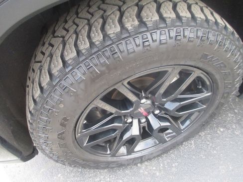 Used 2022 GMC Sierra 1500 Elevation w/ Elevation Premium Package AWD/4WD image 13