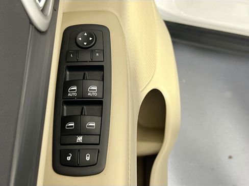 Used 2022 Jeep Grand Cherokee Laredo E w/ Security & Convenience Group image 18