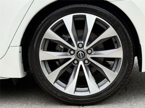 Used 2023 Nissan Maxima Platinum w/ Sport Mat Group FWD image 31