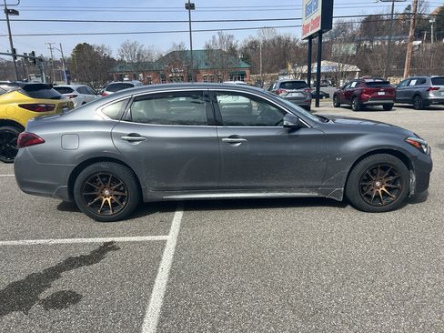 Used 2016 INFINITI Q70 L 3.7 w/ Deluxe Touring Package image 4