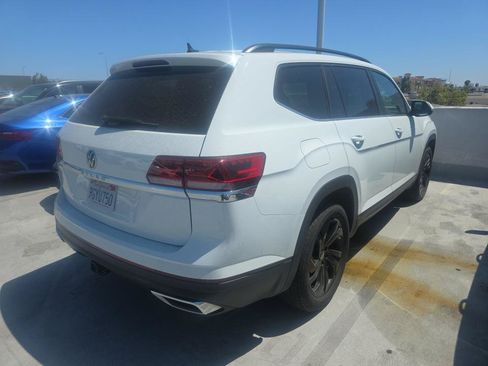 Certified 2023 Volkswagen Atlas SE w/ Black Wheel Package FWD image 2