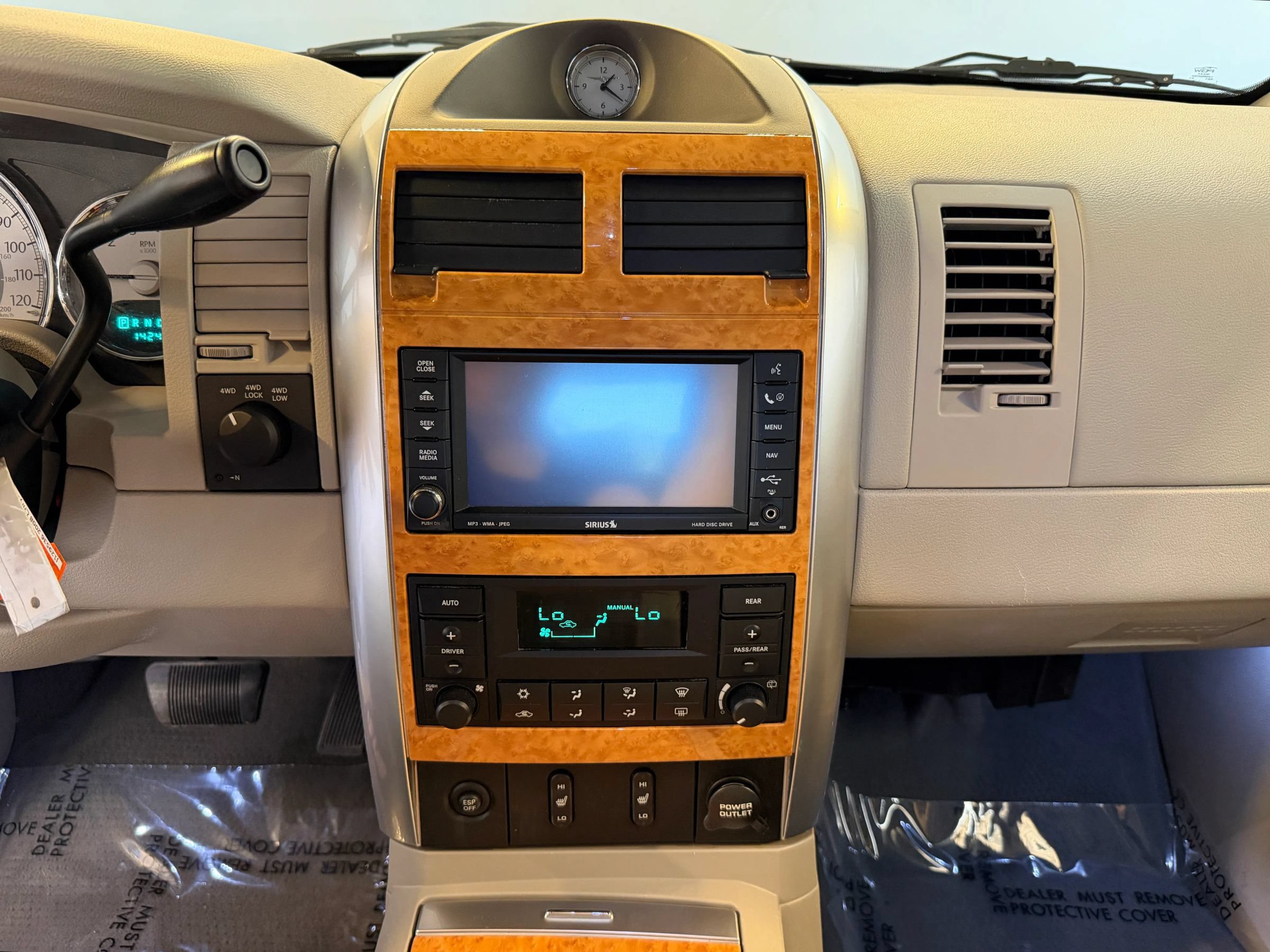 Used 2008 Chrysler Aspen Limited AWD/4WD image 17