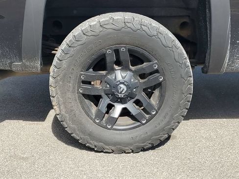 Used 2017 Chevrolet Silverado 1500 LT AWD/4WD image 5