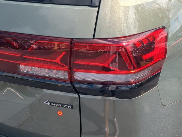 Used 2024 Volkswagen Atlas Peak Edition SEL AWD/4WD image 11