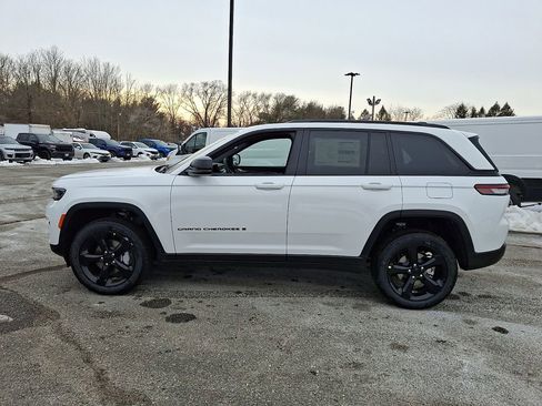 New 2025 Jeep Grand Cherokee Limited w/ Black Appearance Package AWD/4WD image 5
