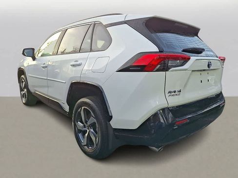 Used 2021 Toyota RAV4 SE w/ Weather & Moonroof Package image 5