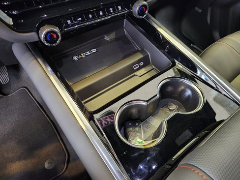 New 2025 Chevrolet Suburban RST w/ RST Capability Package image 15