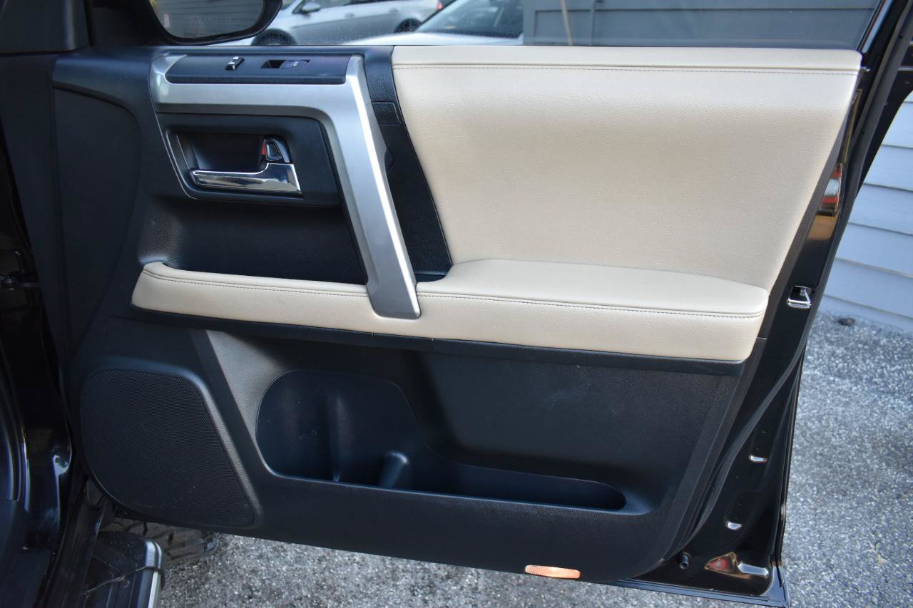 Used 2017 Toyota 4Runner SR5 RWD image 40