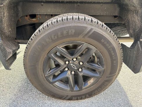 Used 2023 Chevrolet Silverado 1500 Custom Trail Boss image 11