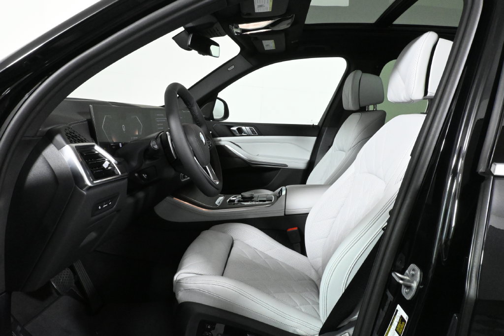 Used 2026 BMW X5 xDrive40i w/ Premium Package AWD/4WD image 3