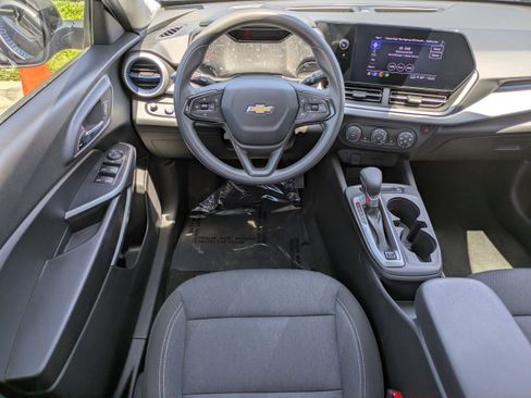 Used 2024 Chevrolet Trax LS w/ LS Convenience Package FWD image 14