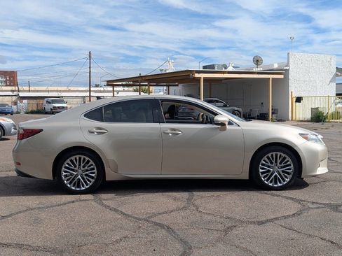 Used 2013 Lexus ES 350 w/ Ultra Luxury Pkg image 2