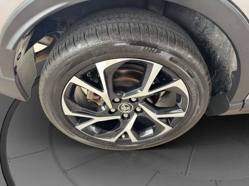 Used 2018 Toyota C-HR XLE FWD image 25