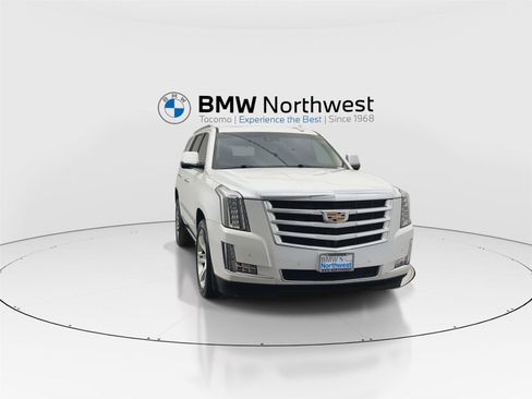 Used 2016 Cadillac Escalade Premium AWD/4WD image 7
