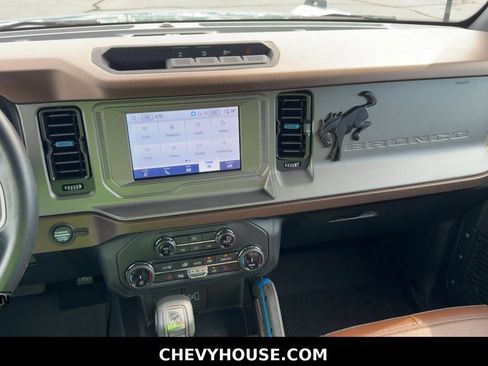 Used 2022 Ford Bronco Outer Banks AWD/4WD image 18