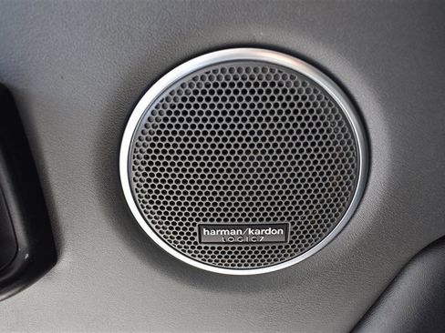 Used 2005 Land Rover Range Rover HSE image 16