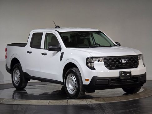 New 2025 Ford Maverick XL image 2