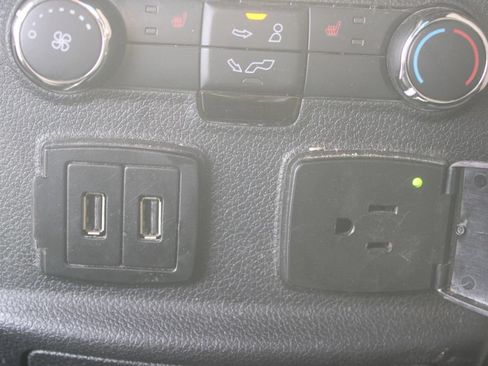 Used 2017 Ford Explorer Limited w/ Equipment Group 301A FWD image 21